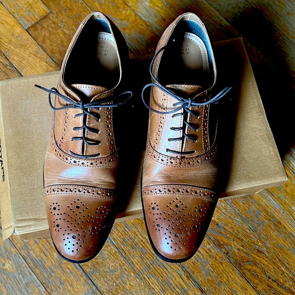 Redtape brand Men’s oxford dress shoe; Size 8 US.